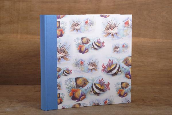 Originelles Fotoalbum mit Fischen